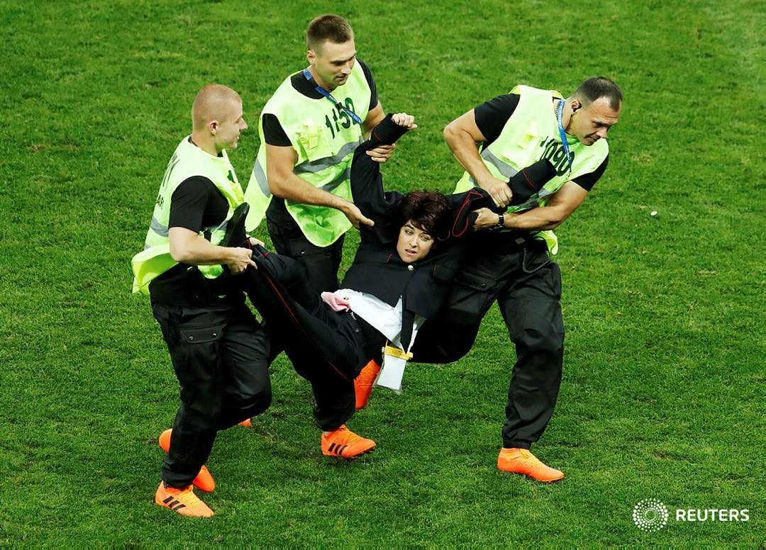 Акция Pussy Riot на финале чемпионата мира по футболу 2018 в Москве
