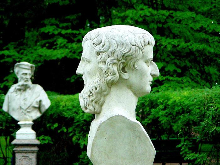 Статуя двуликого Януса в&nbsp;Летнем саду (Санкт-Петербург)