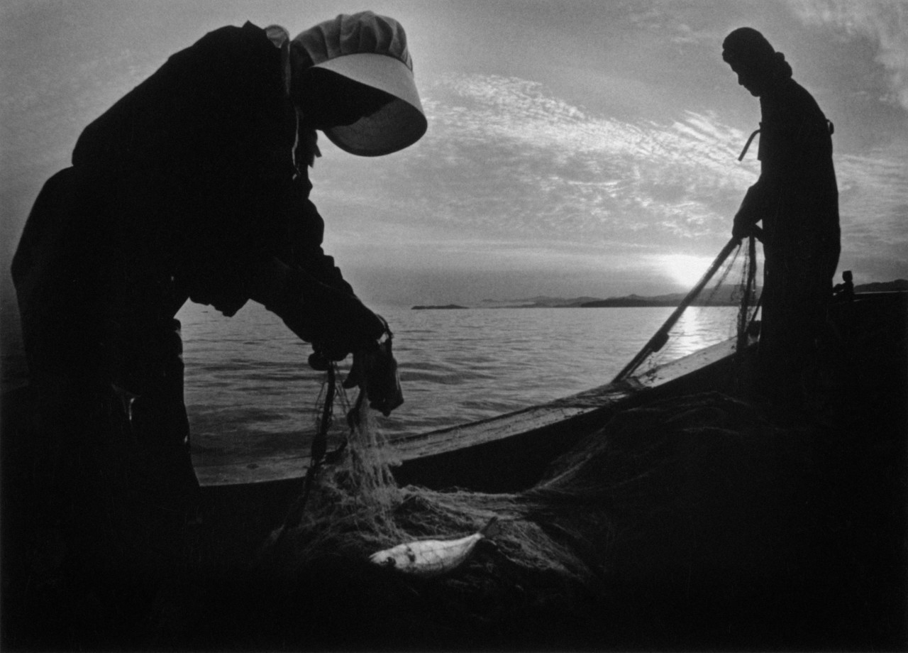 Рыбаки, залив Минамата, 1972&nbsp;г. © W. Eugene Smith | Magnum Photos