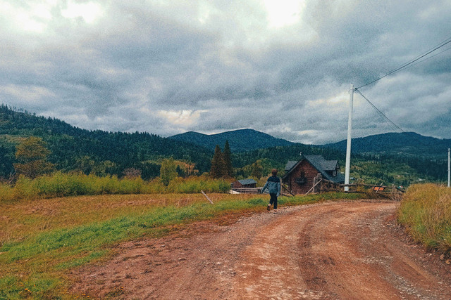 Кого кохає Земля