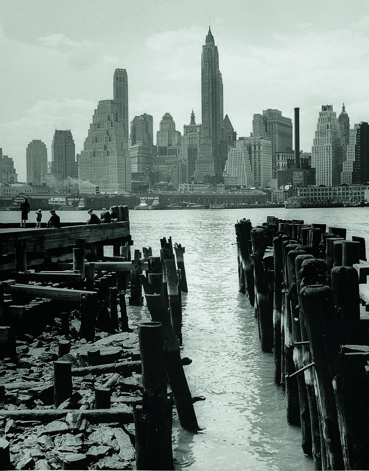 Andreas Feininger, Lower Manhattan seen from Brooklyn, ca 1930-40.
