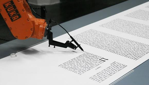 robotlab — bios [bible], 2007 (экспонат выставки Medium Religion). Инсталляция с роботом, пишущим текст Библии). Фотография: robotlab. Подробности: robotlab