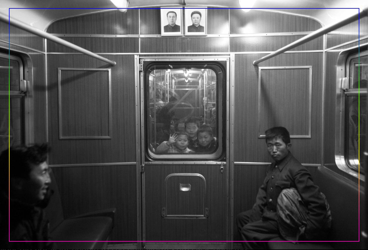 Портеры вождей в вагоне метро. Источник: Дэвид Гуттенфельдер