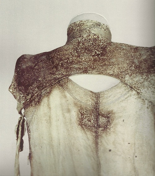 Martin Margiela, Dress of mould/bacteria serie, 1997