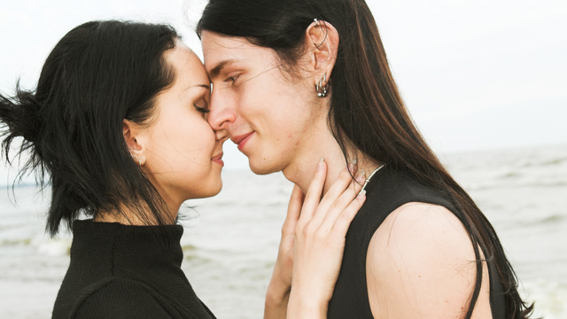 Сексуальность трансгендерных людей: между фетишизацией и десексуализацией