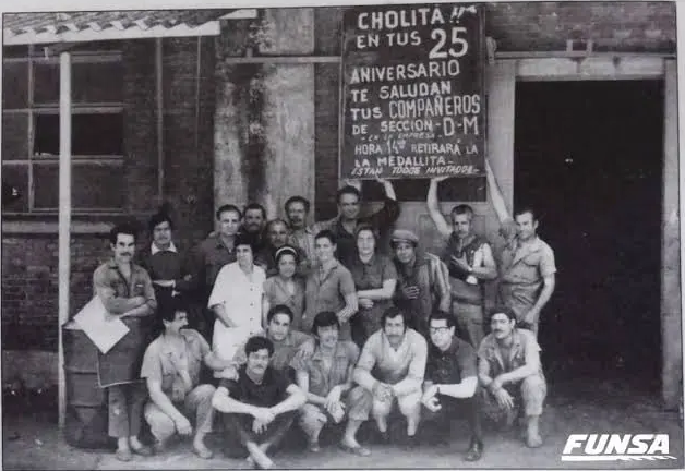 Фотография рабочих FUNSA в 60-е годы. FAU имела огромное влияние на FUNSA, занимая многие руководящие должности в нём. На фотографии — члены FAU.