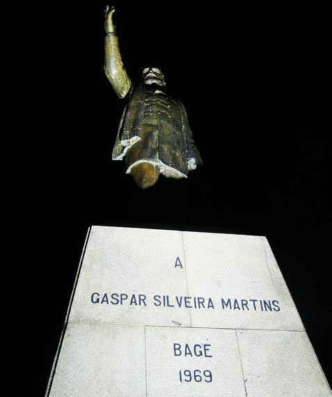 Памятник Гаспару да&nbsp;Силвейре Мартинсу, установленный в&nbsp;Баже в&nbsp;присутствии президента Медиси в&nbsp;1969&nbsp;году.