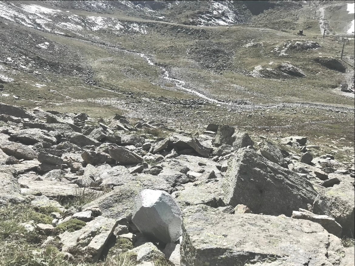 Documentation of performance in the Engadin, 2019. Exhibited on 27th onlineperformanceart.festival, 2023