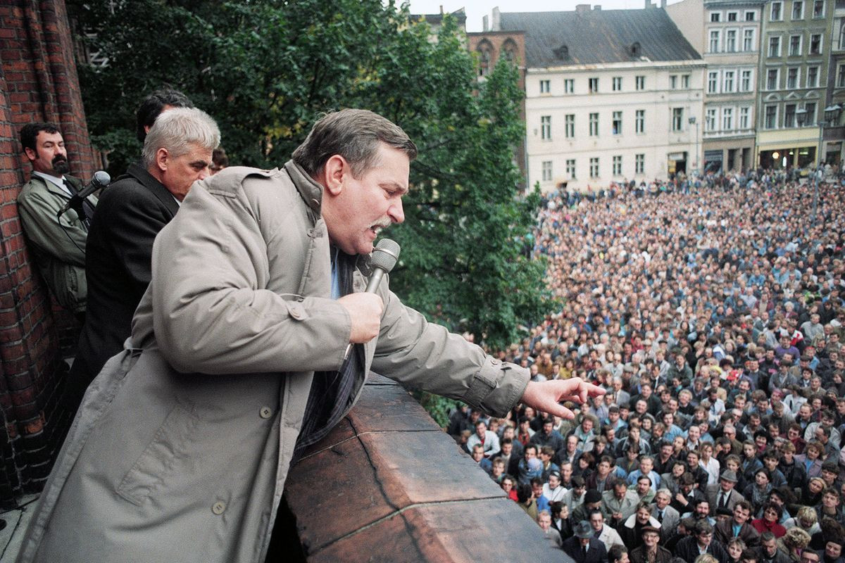 Лех Валенса выступает на&nbsp;митинге, 1990&nbsp;год