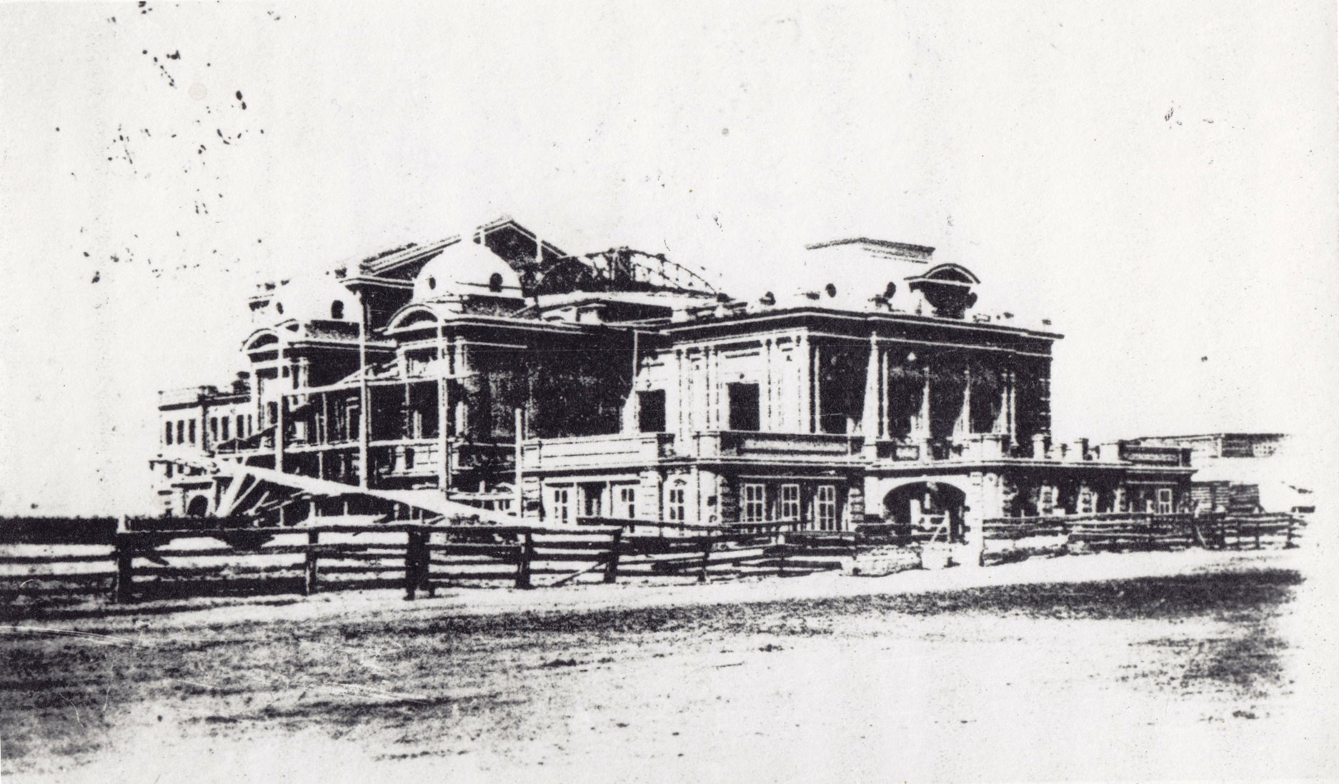 Строящееся здание театра, 1904&nbsp;г.