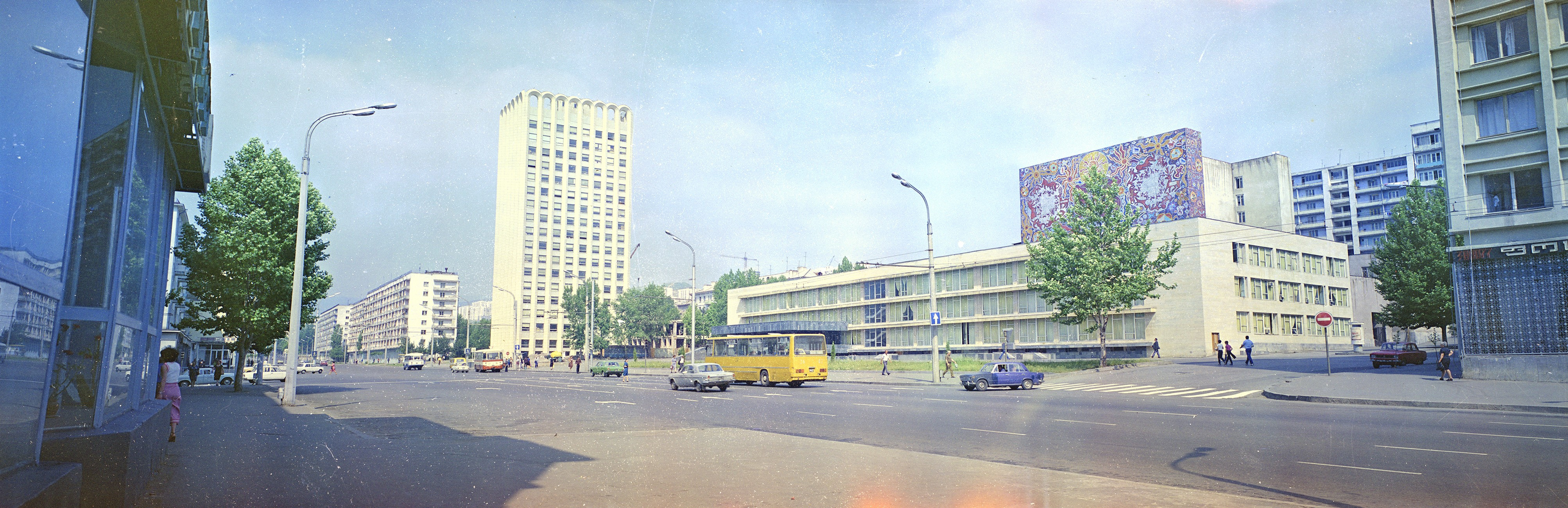 Комплекс зданий у&nbsp;метро Делиси. Фото: National Archives of Georgia