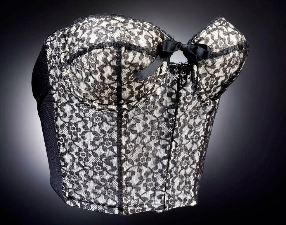 Brassiere © Victoria and Albert Museum, London