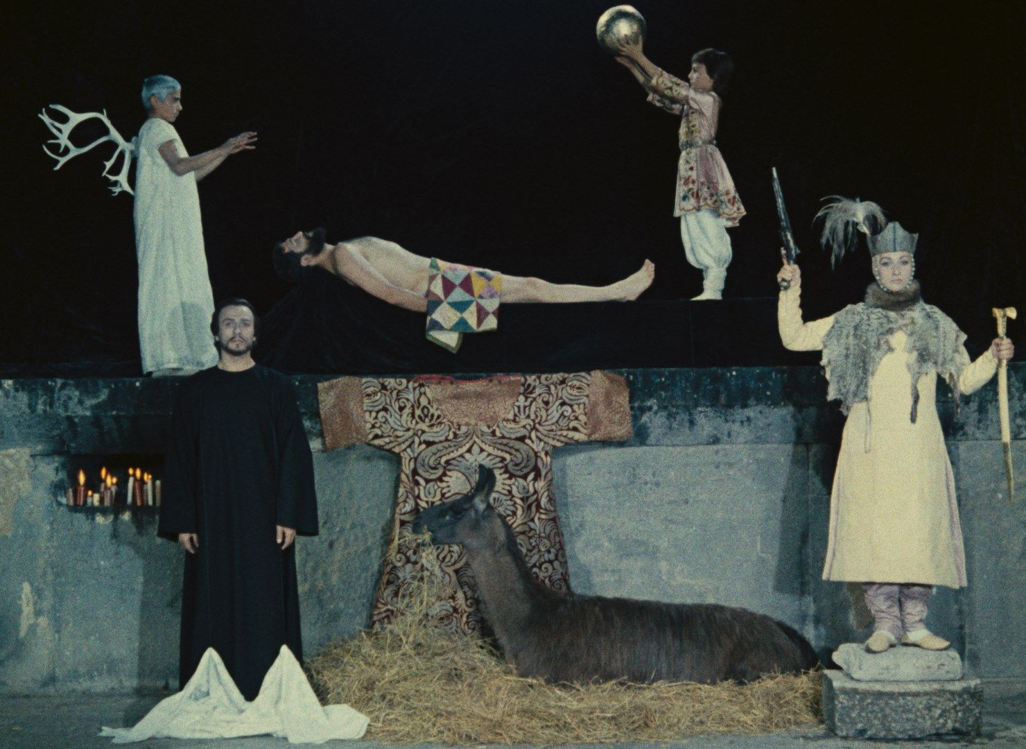 Кадр из&nbsp;фильма «Цвет граната» (режиссёр Сергей Параджанов, 1968)