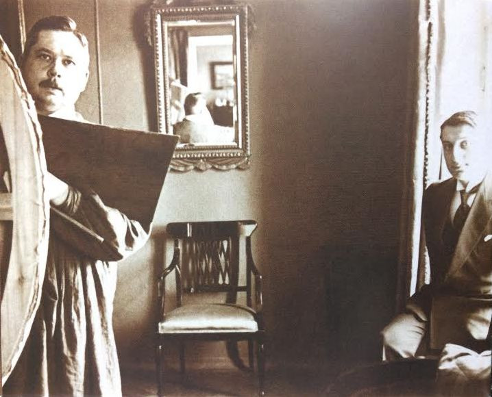 Константин Сомов и&nbsp;Мефодий Лукьянов в&nbsp;петербургской квартире, 1910-е гг.