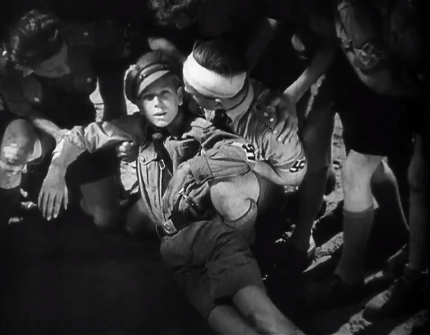 Заключительный кадр из&nbsp;фильма «Юный гитлеровец Квекс» (1933)