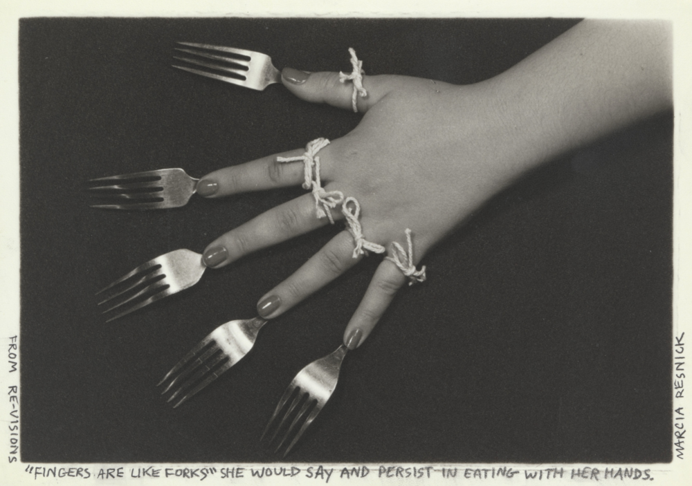 Marcia Resnick — “Fingers are like forks», ” she would say and persist in eating with her hands ("Пальцы — они как вилки". — говорила она и упорно продолжала есть руками), from Re-visions, 1978, серебряно-желатиновая печать