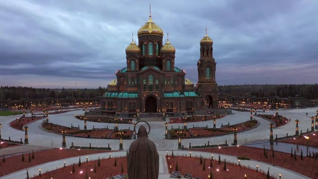 Комплекс главного храма ВС РФ © fondvoskresenie.ru