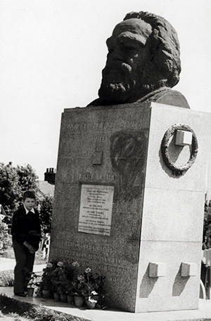 Одиннадцатилетний Валерий Подорога на&nbsp;могиле Карла Маркса. Лондон, 1957&nbsp;год