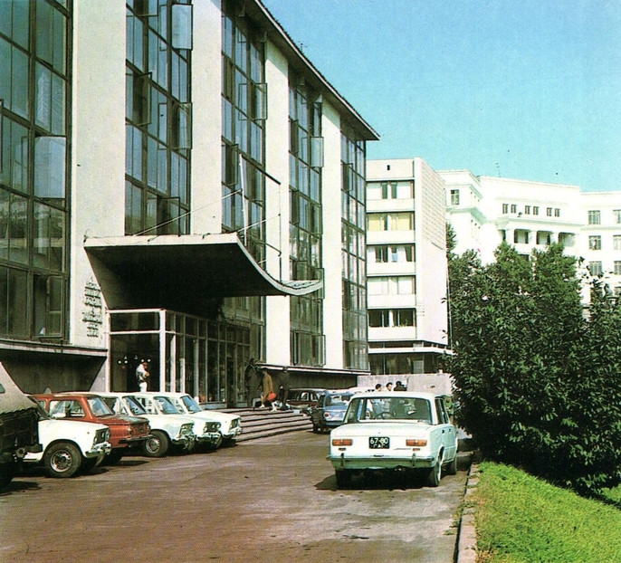Здание бывшего телерадиоцентра. Из&nbsp;фотобуклета «Тбилиси», 1975-й год, изд-во&nbsp;«ГГИА»