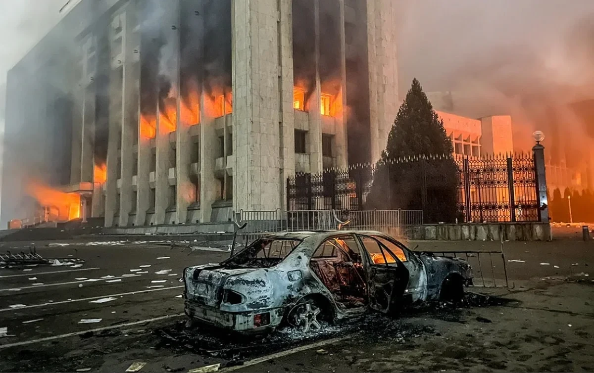 Акимат Алматы в пламени народной любви