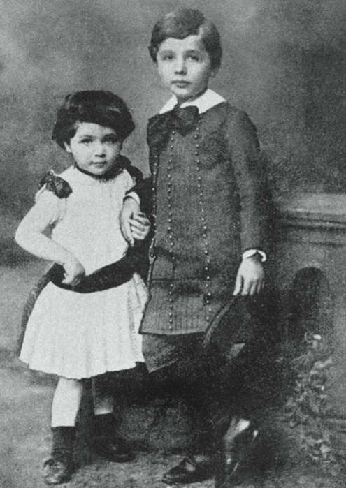 Альберт Эйнштейн и&nbsp;его сестра Майя в&nbsp;детстве.