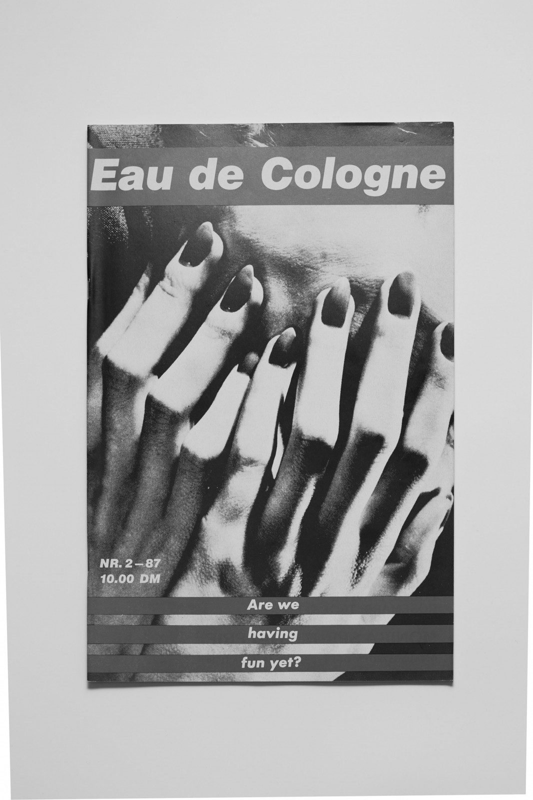 Работа Барбары Крюгер на&nbsp;обложка второго выпуска журнала “Eau De Cologne” (1987)