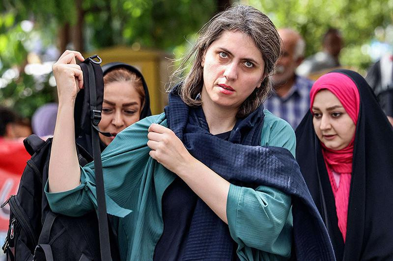 Женщины на улицах Тегерана https://thearabweekly.com/nobel-laureate-urges-iranians-protest-war-against-women