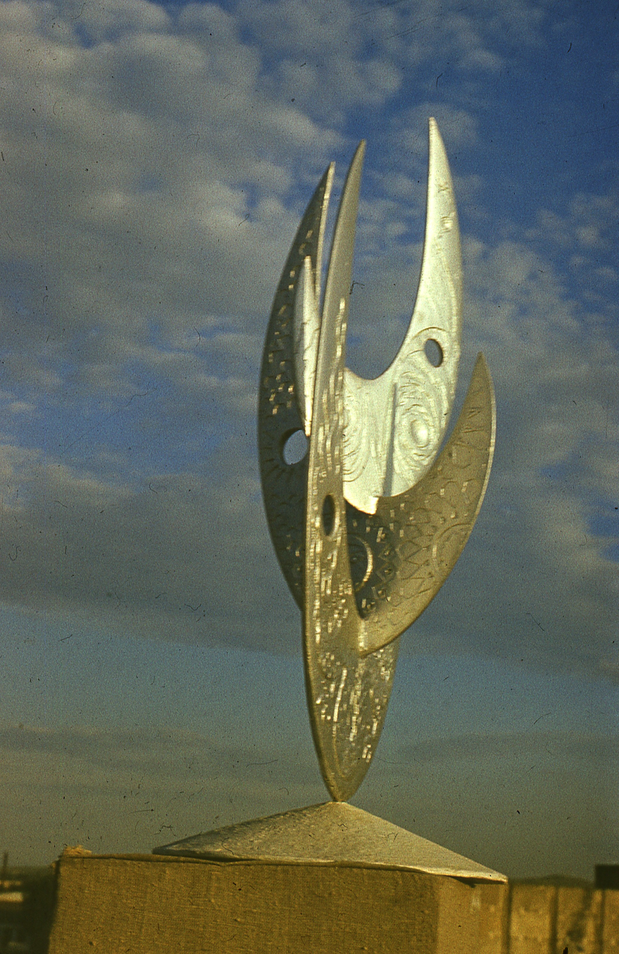 Григорий Улько, «Монумент Восточной цивилизации», 1970. Фотография из&nbsp;частной коллекции. 