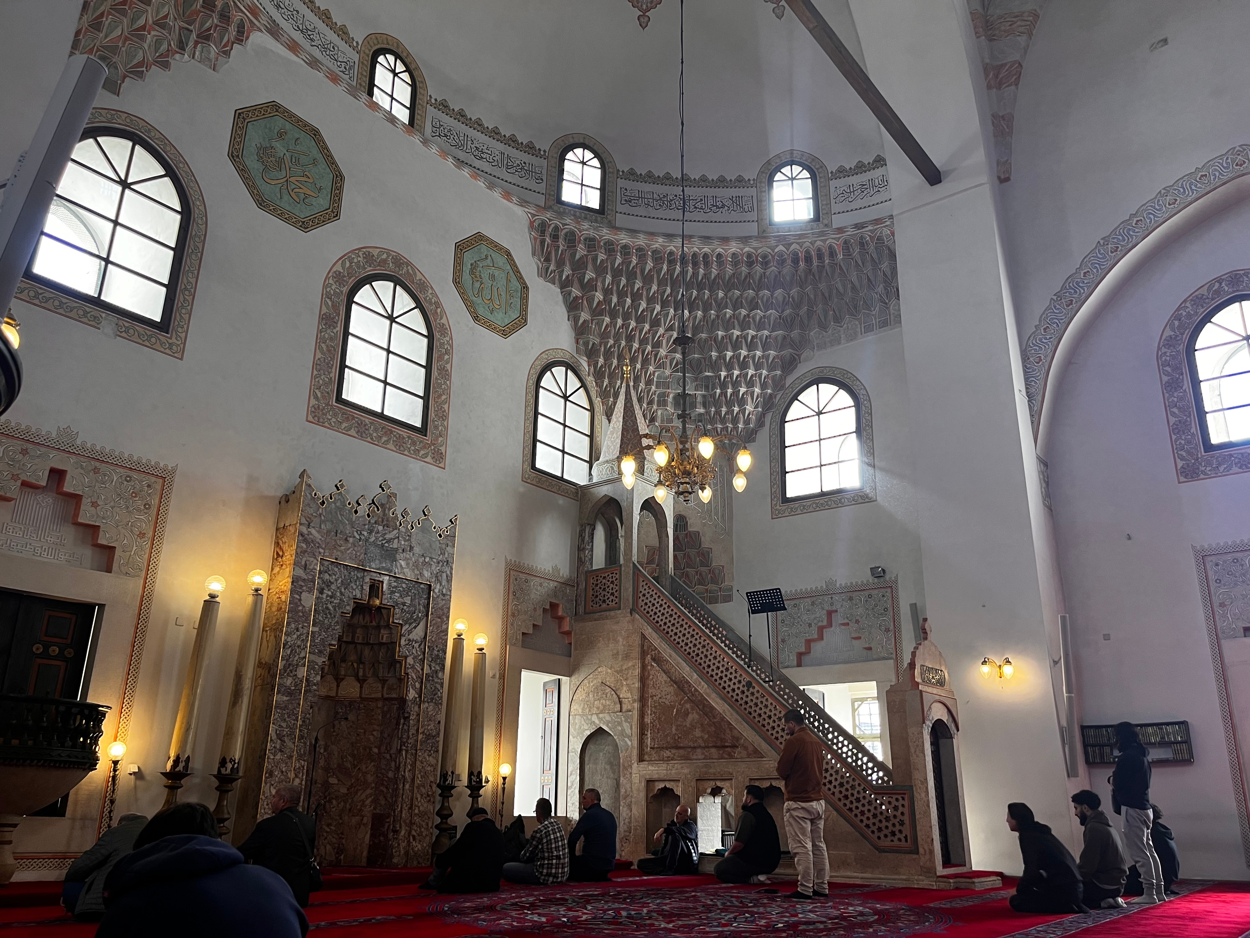 Я сделал не так много горизонтальных фотографий, как стоило бы, поэтому пусть здесь будет главная мечеть Сараево — тем более, о нём были все мои грёзы