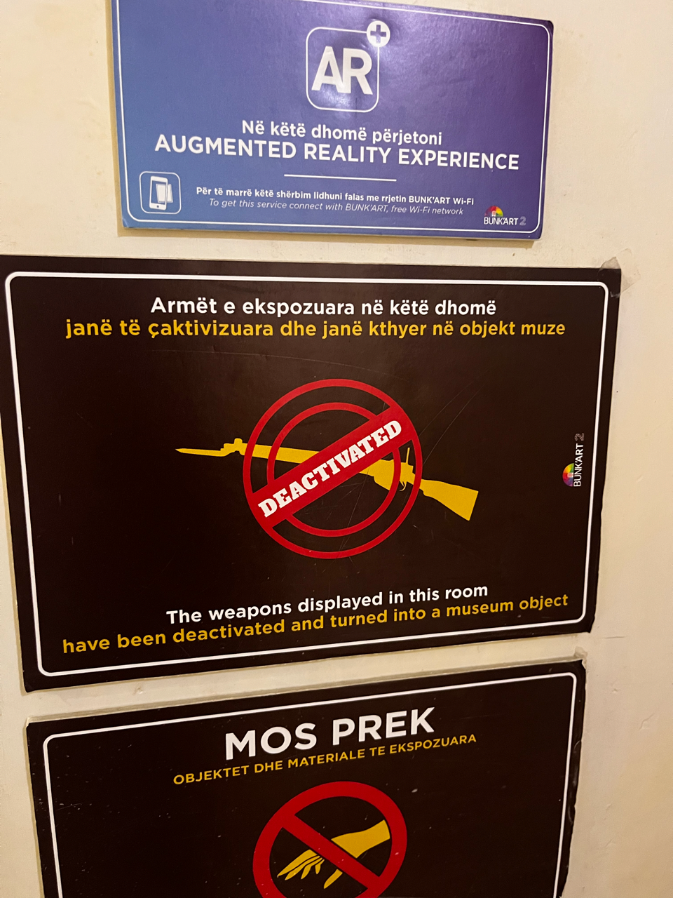 Бункер времён социалистской Албании, превращённый в музей. Тирана, Албания.