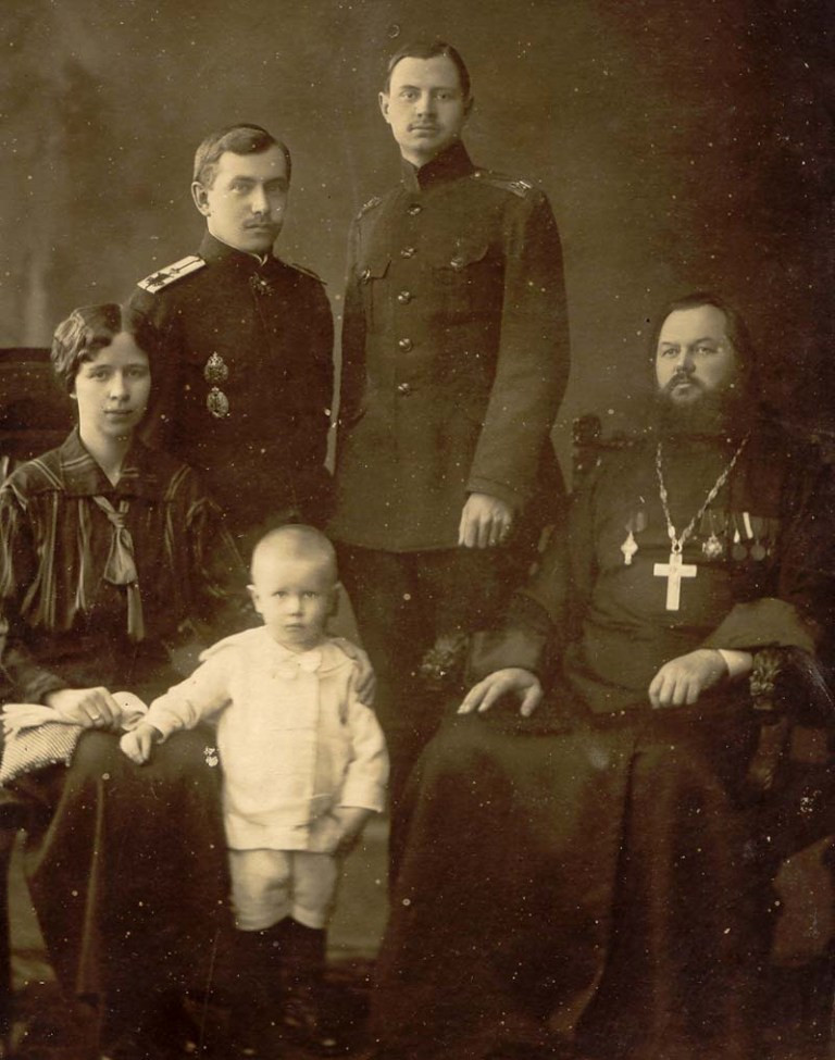 Семья священнослужителя, конец XIX ― начало XX века (источник: http://russiahistory.ru)