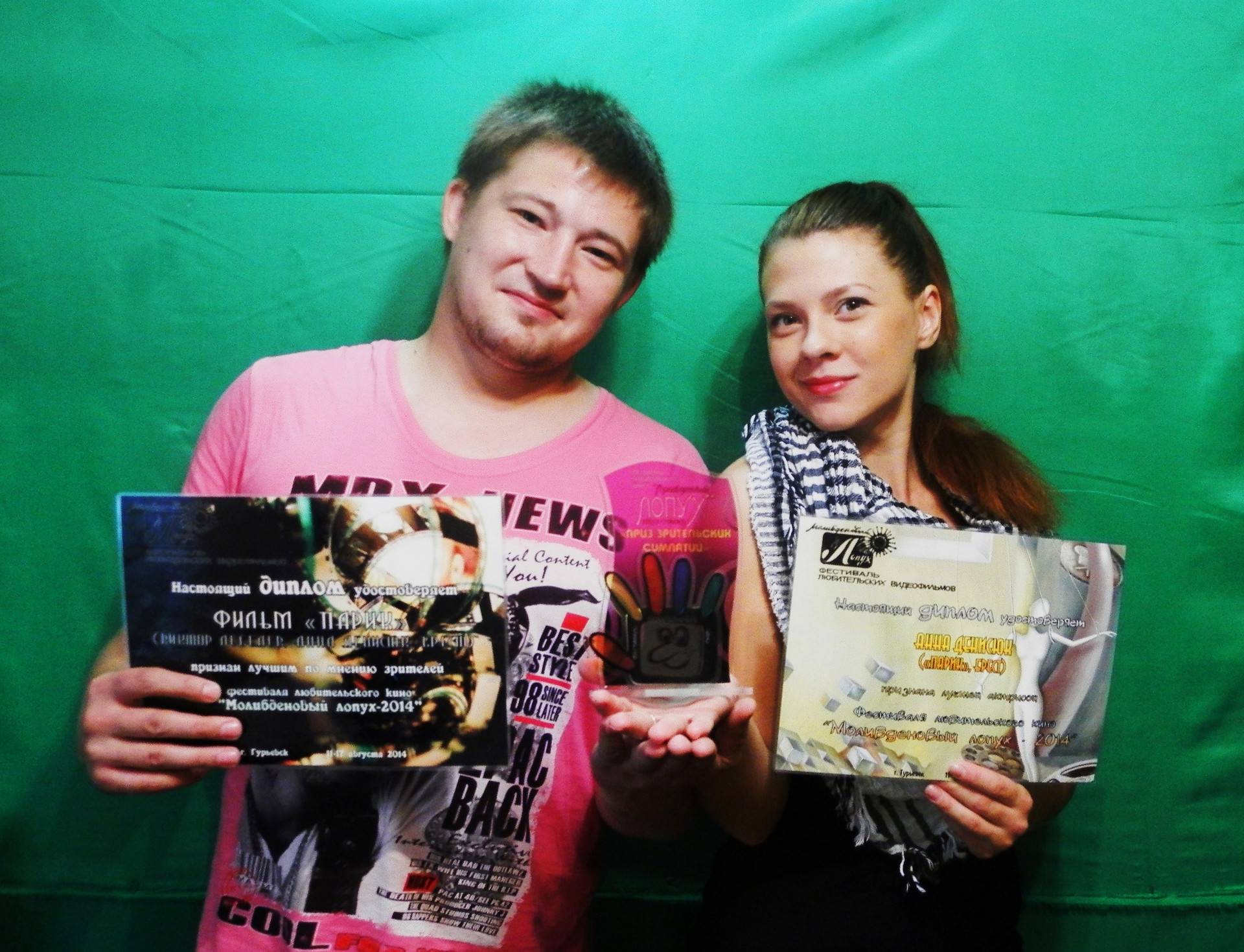 Виктор Лебедев и&nbsp;Анна Дэн получают награды за&nbsp;фильм «Парик».
