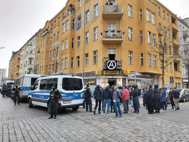 мусорские рейды внутри анархистских пространств берлина: комментарий очевидца