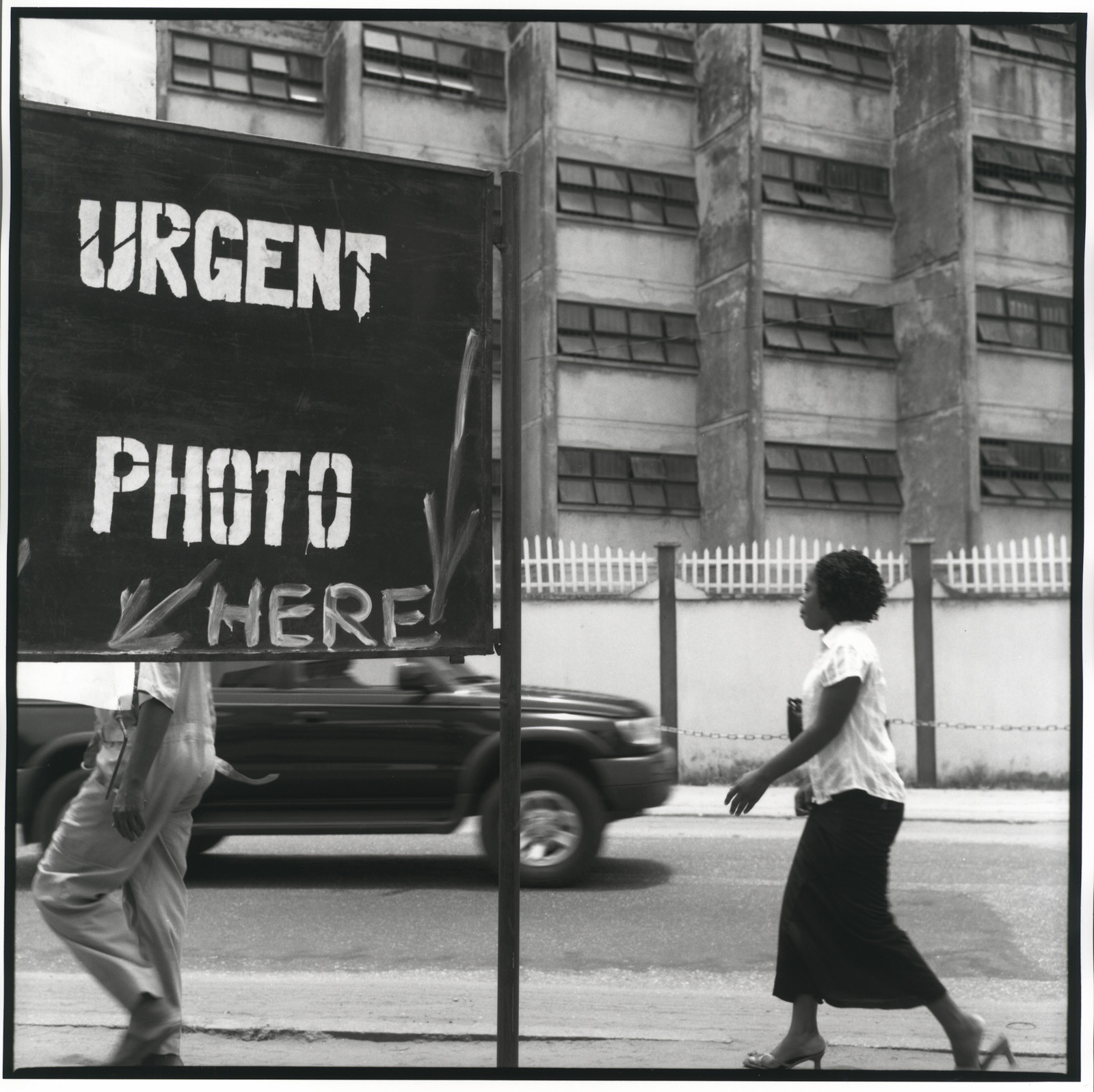 Akinbode Akinbiyi, Victoria Island, Lagos (?), 2006. Courtesy the artist.