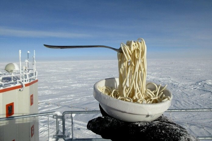 Антарктическая станция «Конкордия»,&nbsp;— 60°. Источник фото: pikabu.ru