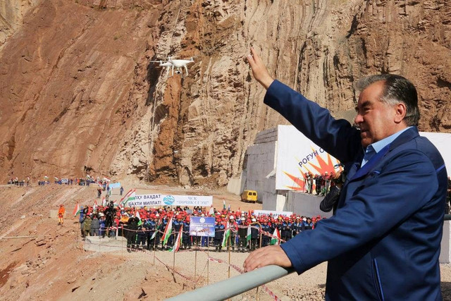 “Tasavvur qilingan” va “haqiqiy” millat qurilishi o‘rtasida: postsovet Markaziy Osiyoda o'zliklar va milliylik