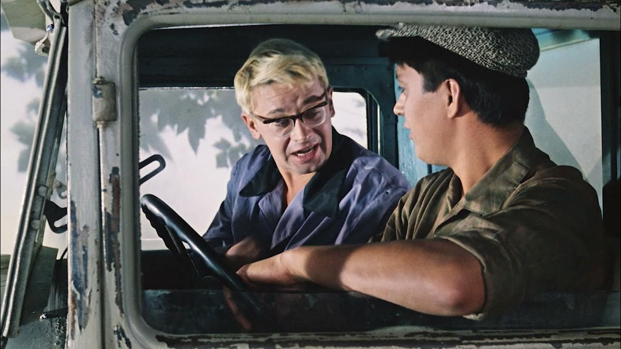 — Машина — зверь, слушай!..