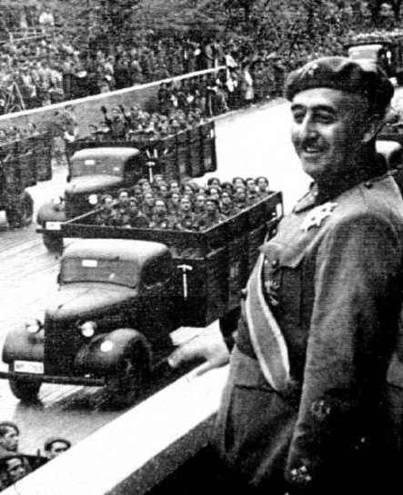 Франсиско Франко принимает парад