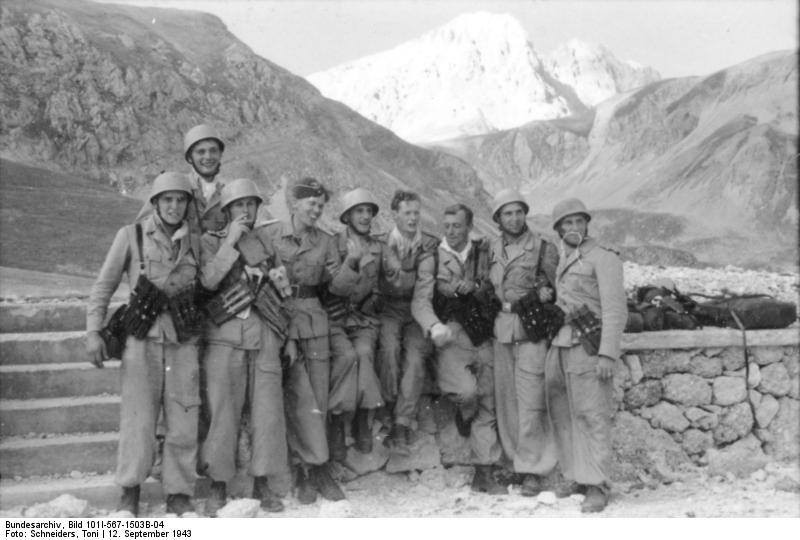 Группа спецназовцев СС- бойцов Скорцени