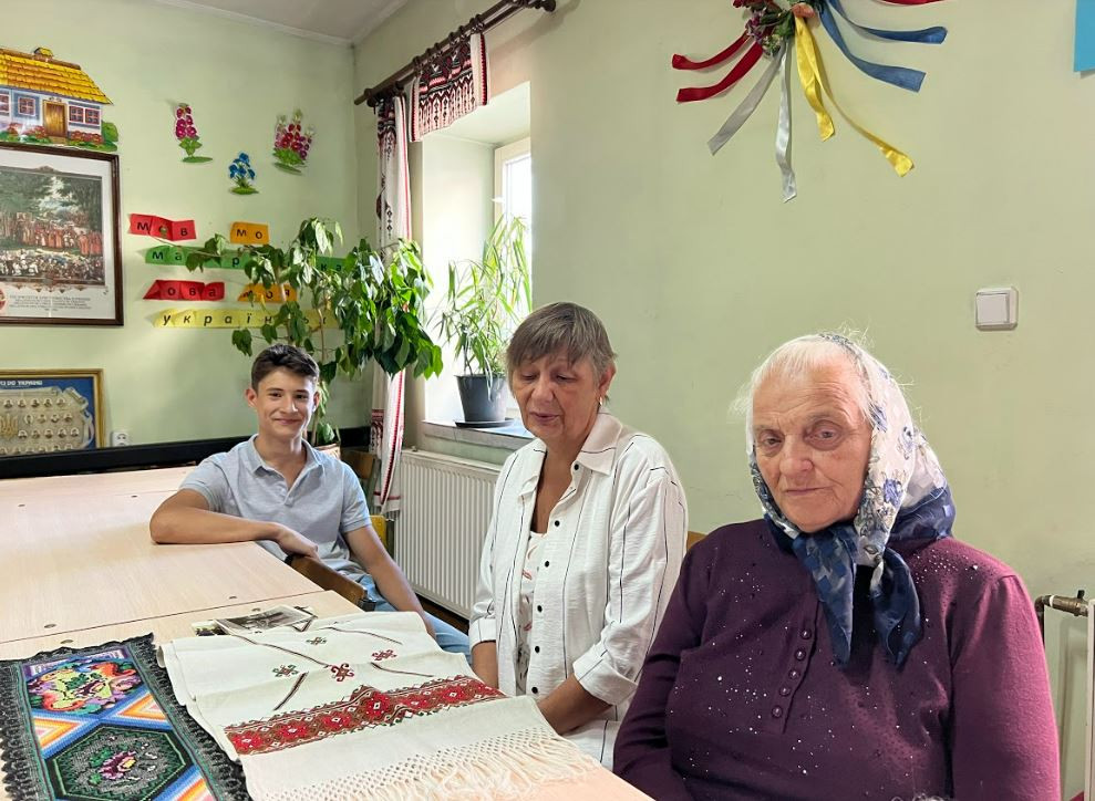 Три поколения карагандинских украинцев, справа налево: Олена Васильевна Бойко, Ольга Стасюк, Степан.