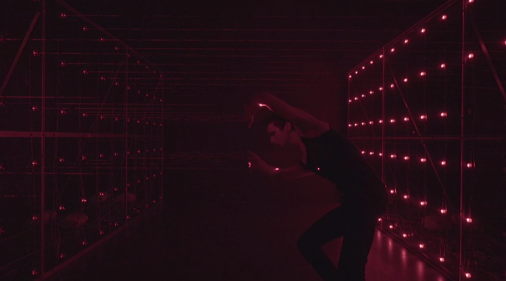 Павел Сельдимиров "IfRO&amp; D", 2019. На фото перформер Владимир Ермаченков