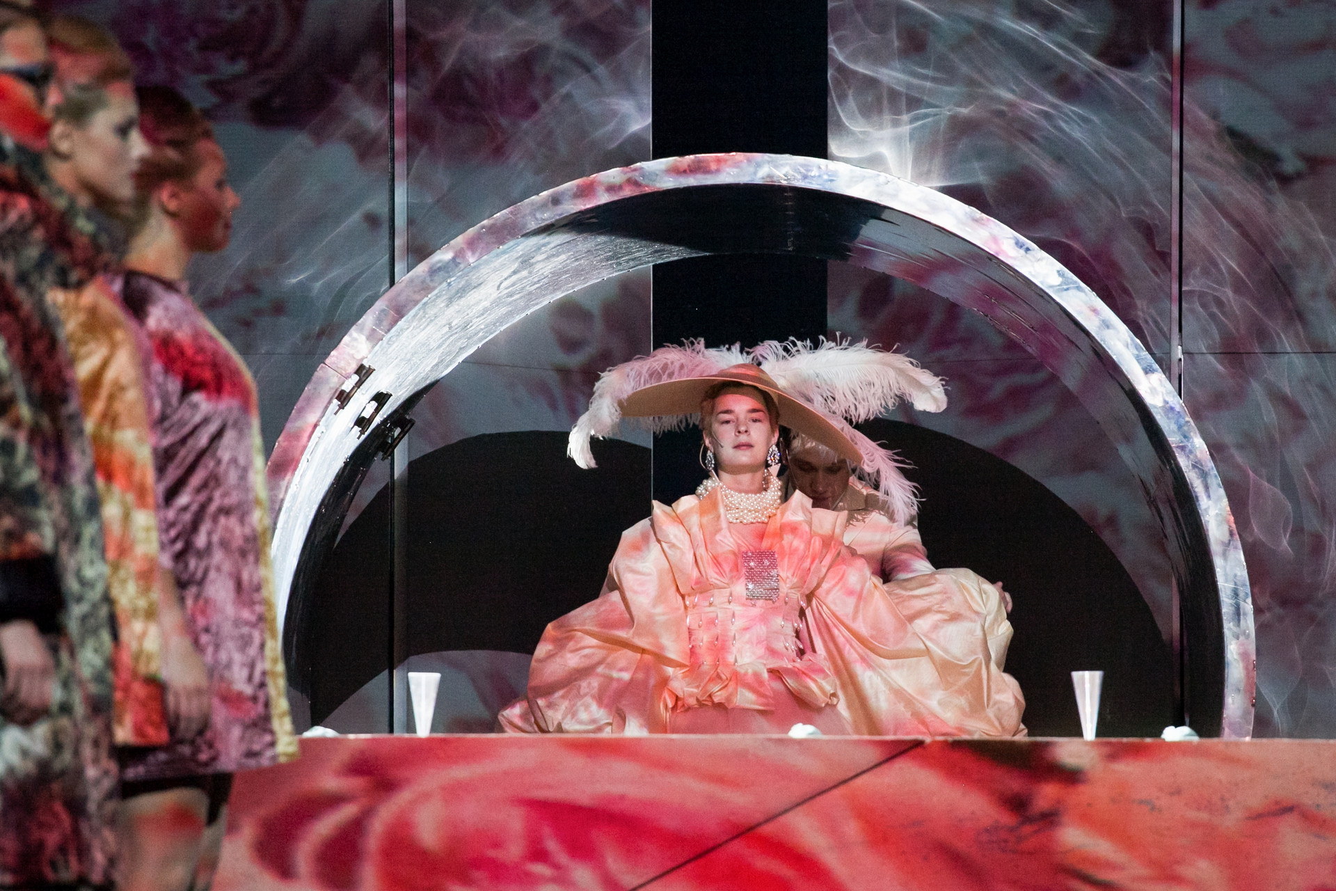 «Ивонна, принцесса бургундская». Театр Наций ©. Дарья Урсуляк. Фото Мария Зайвый