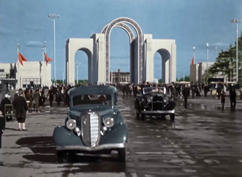 Арка Северного входа ВДНХ в&nbsp;кинофильме Подкидыш (1940)