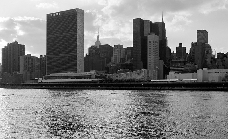 Le Corbusier, United Nations headquarters, New York City, 1947-1952. (Комплекс зданий ООН в&nbsp;<nobr>Нью-Йорке</nobr>, спроектированный Ле Корбюзье)