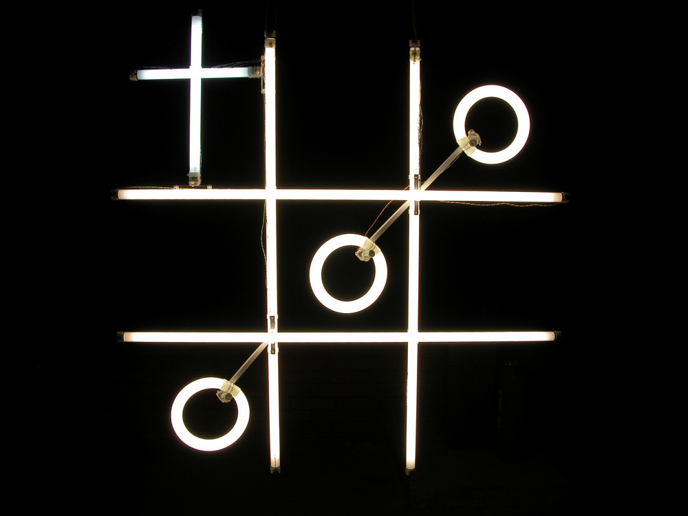 PLAY BEHAVIOR, fluorescent lamps, 120×120сm. 2012