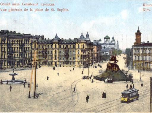 Когда-то&nbsp;на&nbsp;площади был фонтан (не&nbsp;сохранился). С&nbsp;открытки 1900-х