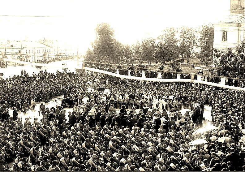 Проводы мобилизованных в&nbsp;Архангельске. Молебен на&nbsp;Соборной площади, август 1914.