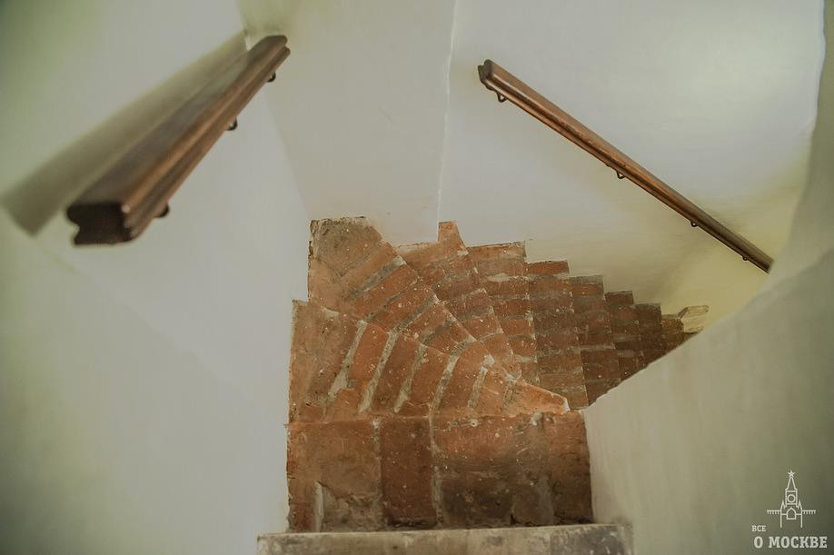 «Опасные лестницы» Старого английского двора"