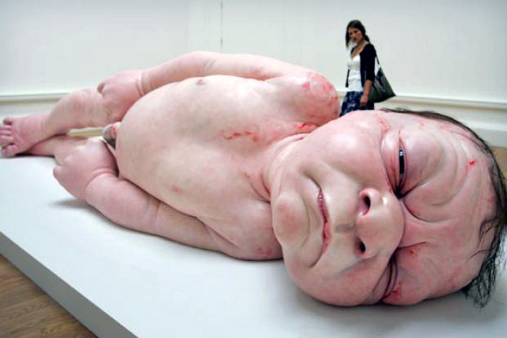 Скульптура Рона Мьюека