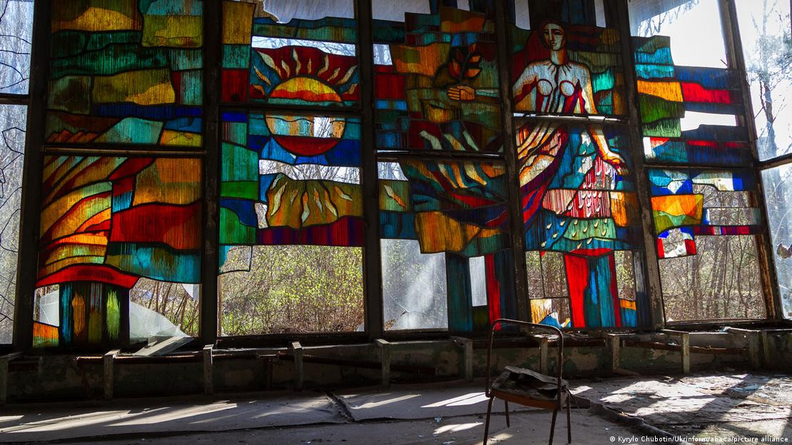  Витражи кафе в Припяти, апрель 2026 года. Фото: Kyrylo Chubotin/Ukrinform/abaca/picture alliance